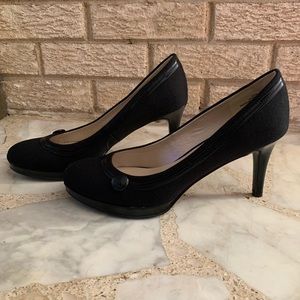Nine West "Amell", black, heels patent trim and button detail